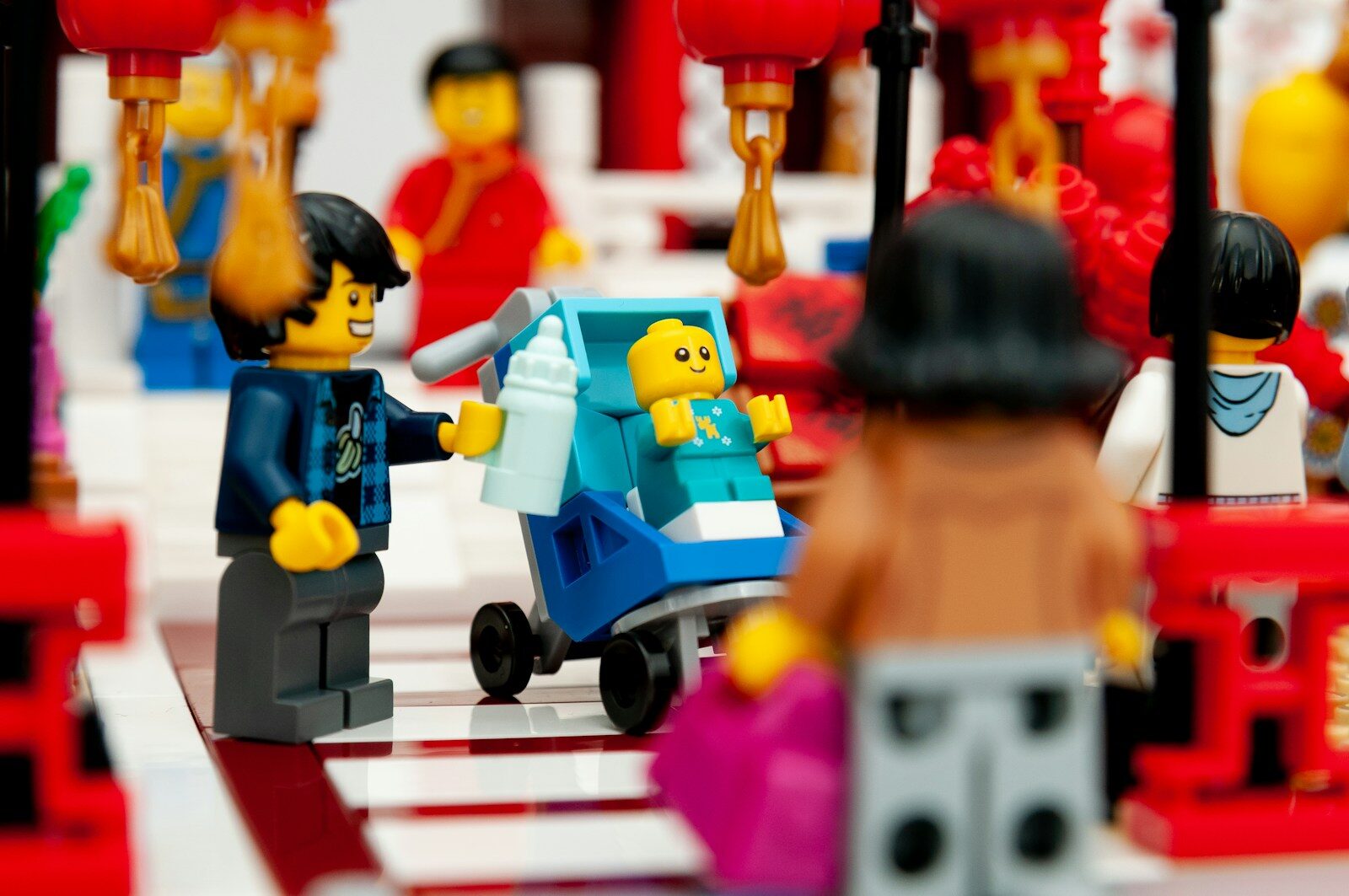 a bunch of legos that are on a table